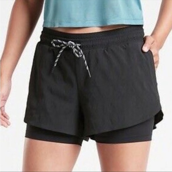 Athleta Trekkie Crest 2 in 1 Shortie Black Size 6 - Picture 1 of 6